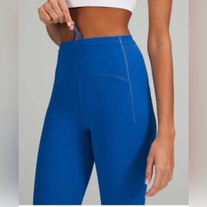 Lululemon Swift Speed High-Rise Crop 21"
Blazer Blue Tone Size 6